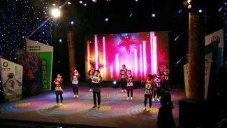 博納德參加2016企業(yè)家晚會(huì)--為晚會(huì)帶來青春氣息